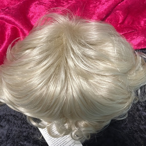 Champagne blonde curly wig - Picture 5 of 7